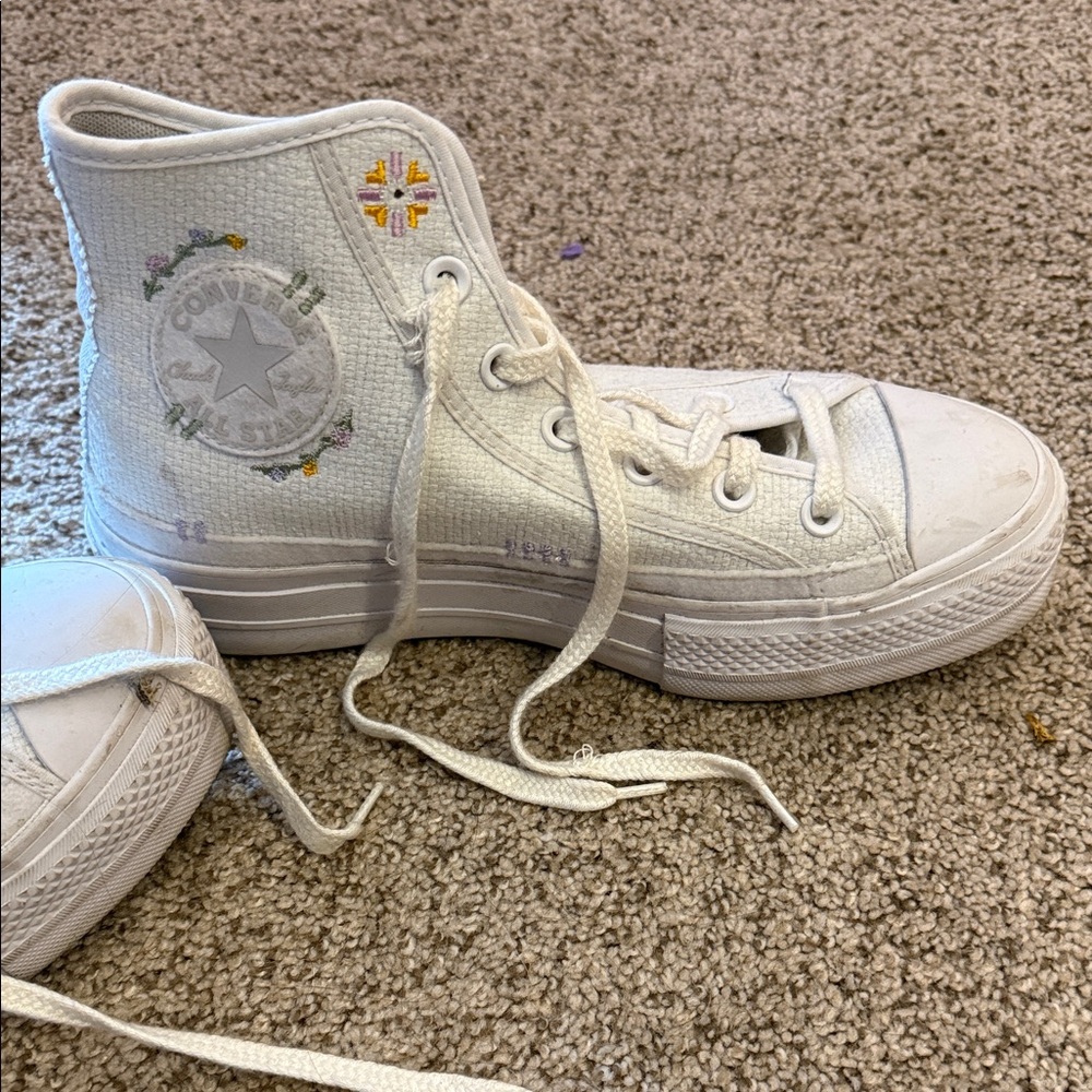 Platform white flower embroidered converse